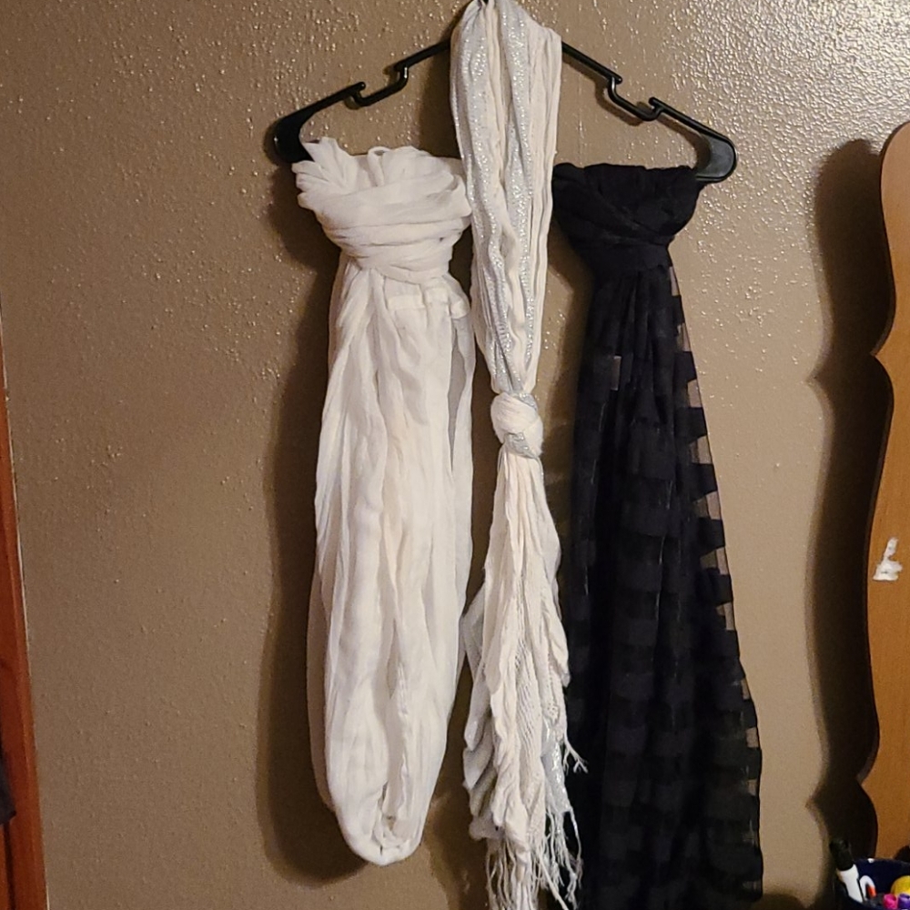 Set of scarves